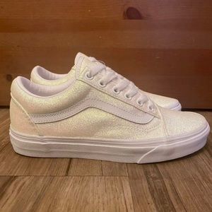 NEW VANS OLD SKOOL